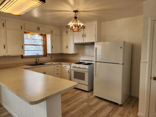 Building Photo - 411 N Prospect St