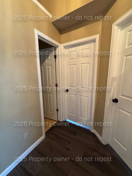 Building Photo - 2010 S Xenia Way