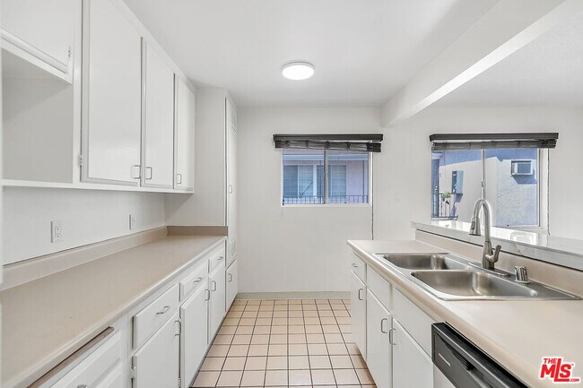 Building Photo - 5524 Elmer Ave