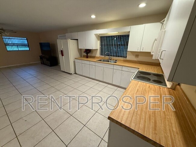 Building Photo - 2201 Granada Blvd