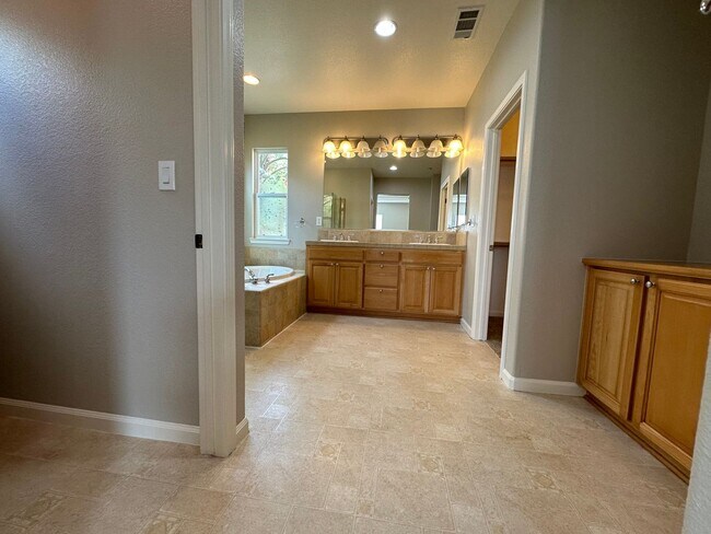 Building Photo - Beautiful 4  bedroom, 2.5 bath home in Garin Ranch