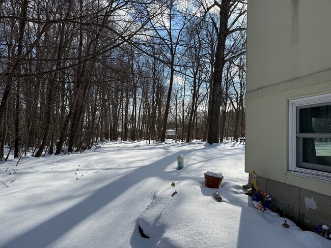 Building Photo - 12 Sunnyside Ave