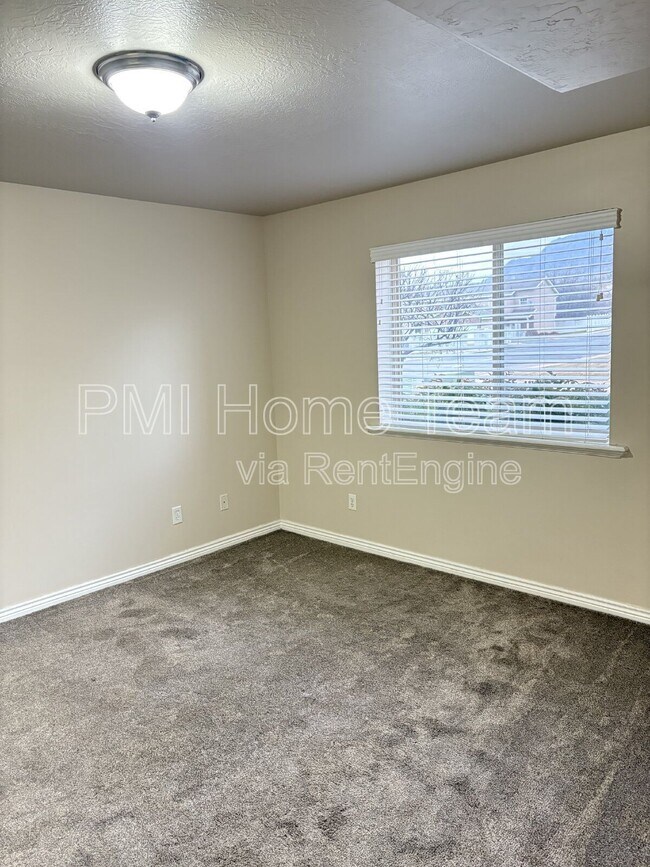 Building Photo - 2510 Charleston Ave