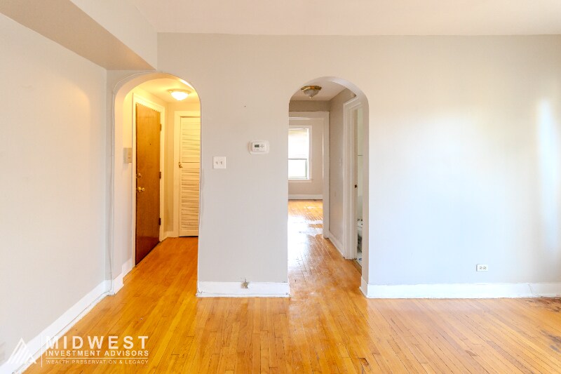 Building Photo - 6710 S Claremont Ave