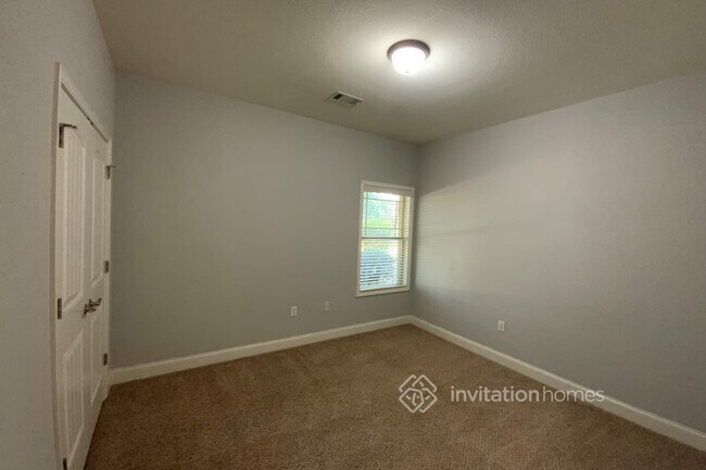 Building Photo - 300 Everly Cir