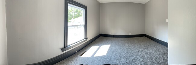 Building Photo - 407 E Center St