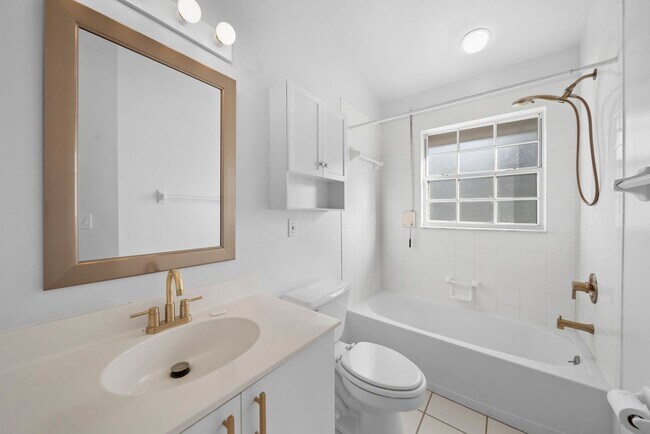 Building Photo - Annual Rental in Briarwood - 3 Bed 2 Bath Condo