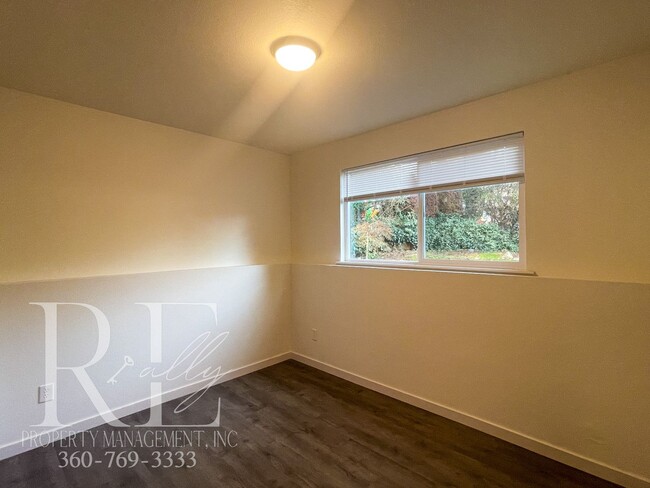 Building Photo - Remodeled w Heat Pump and Large Deck