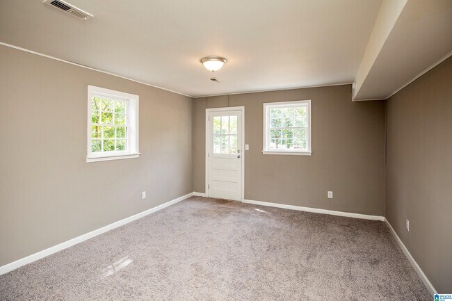 Building Photo - 1037 Dawn Dr
