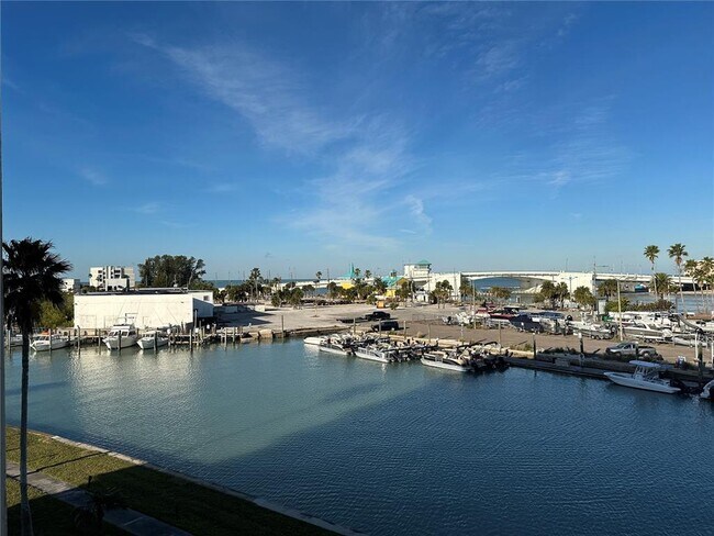 Building Photo - 1 Key Capri