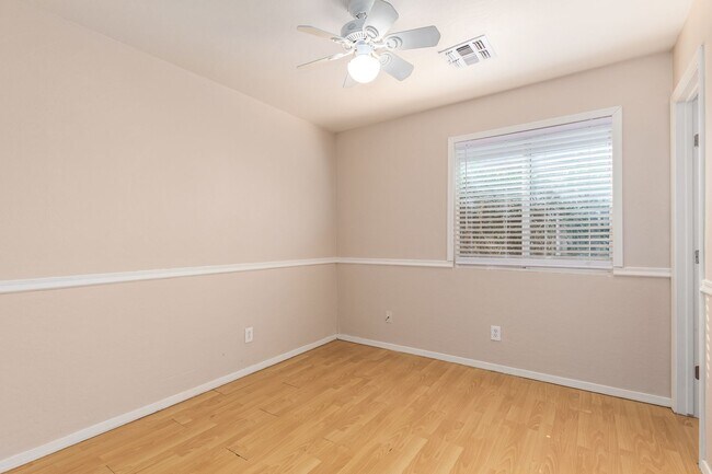 Building Photo - Charming 3 bed in Glendale!