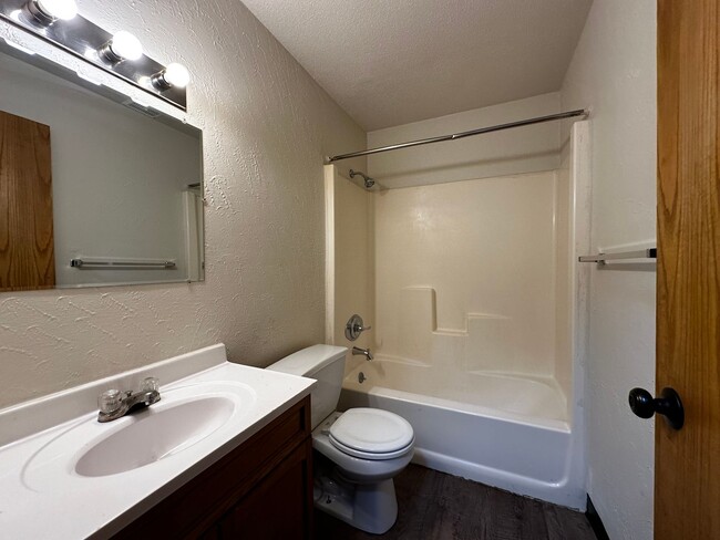 Building Photo - Regal Landing ||