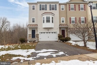 Building Photo - 48 Munro Rd