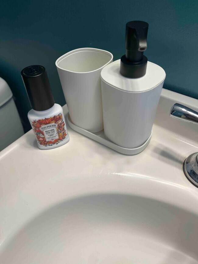 Building Photo - 1746 E Broad St