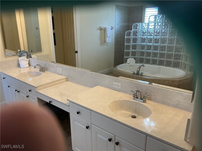 Building Photo - 2605 Beach Pkwy W