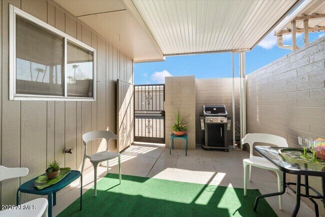 Building Photo - 10129 W Campana Dr