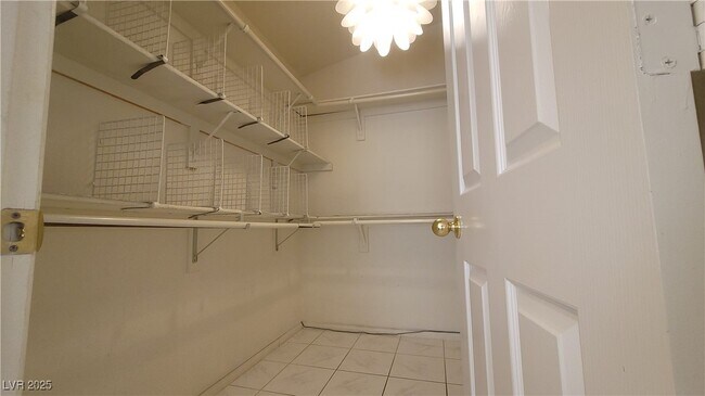 Building Photo - 2632 Ironside Dr