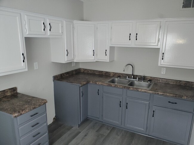 Building Photo - 1657 N Adams St