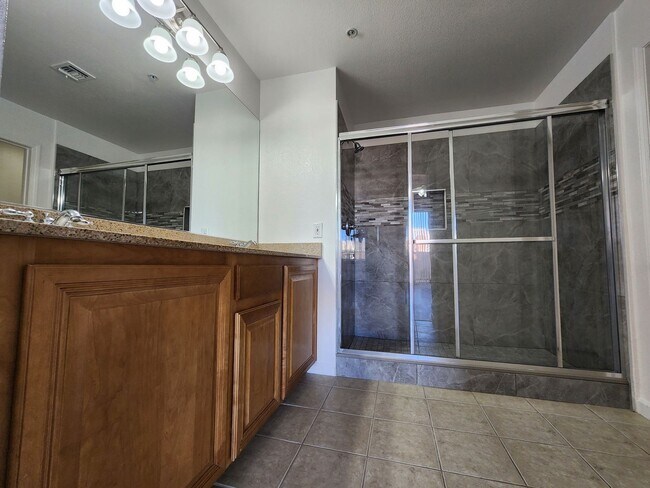 Building Photo - 35 E Agate Ave