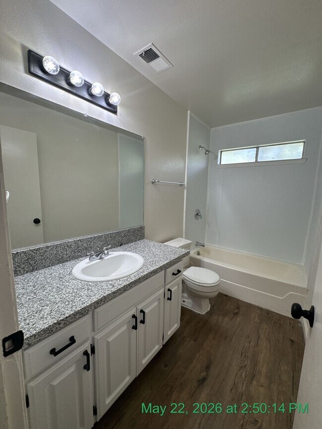 Building Photo - 1566