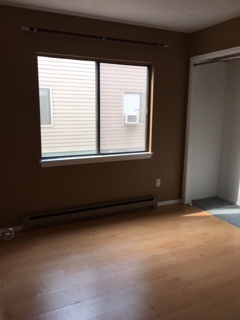 Building Photo - 1 Bedroom Condo near Pearl St. with Reserv...