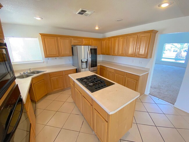 Building Photo - East El Paso 5Bed/3Bath Refrig A/C!