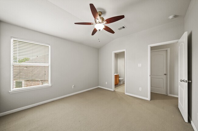 Building Photo - 25959 Ravenside Dr