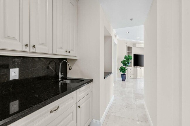 Building Photo - 3000 N Hwy A1A