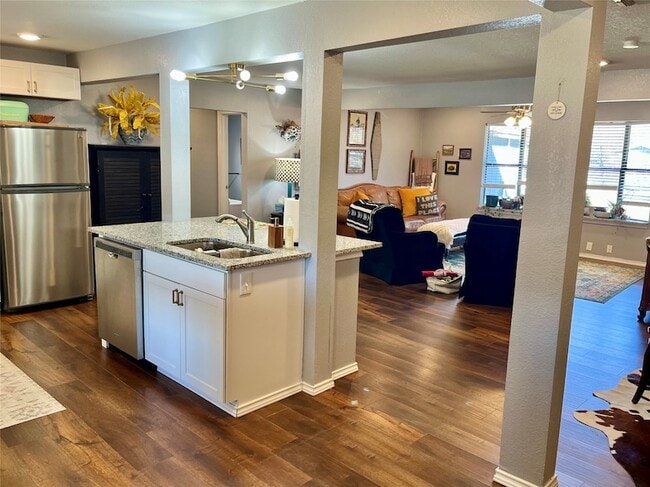 Building Photo - 715 North Ave