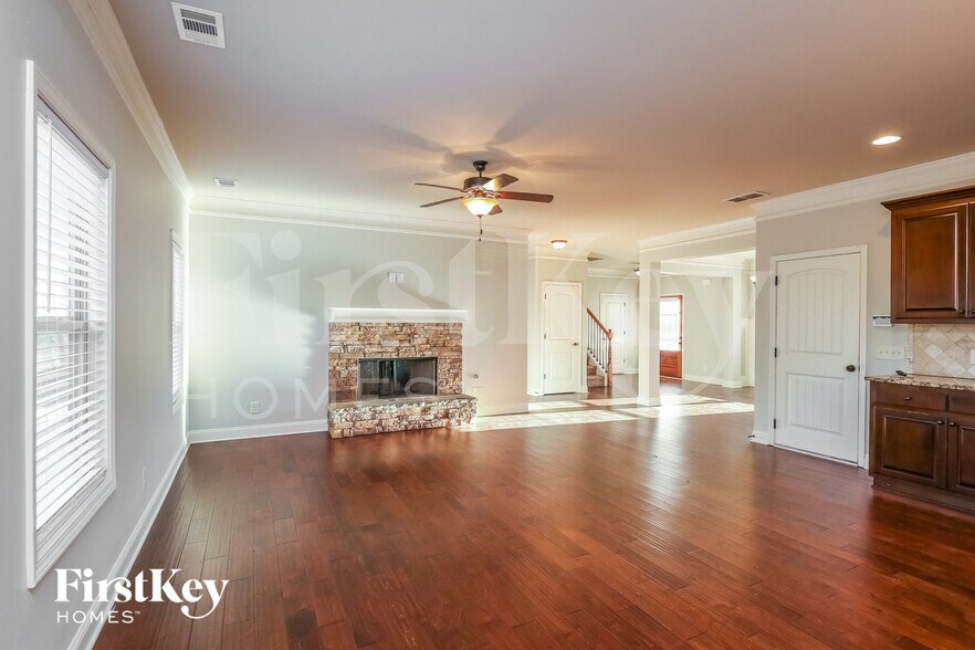 Building Photo - 250 Porter Pl