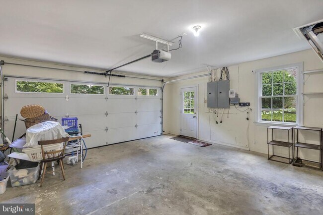 Building Photo - 2206 Fort Ward Pl