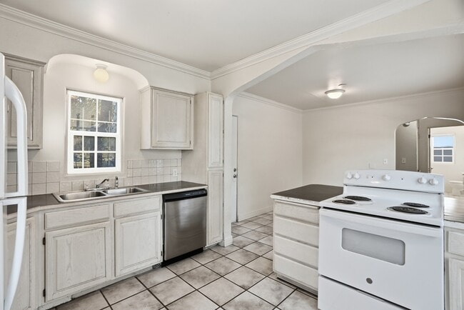 Building Photo - 1503 S SE Blvd