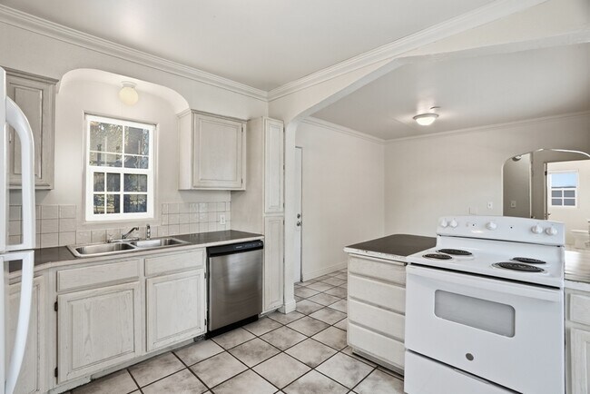 Building Photo - 1503 South Southeast Boulevard