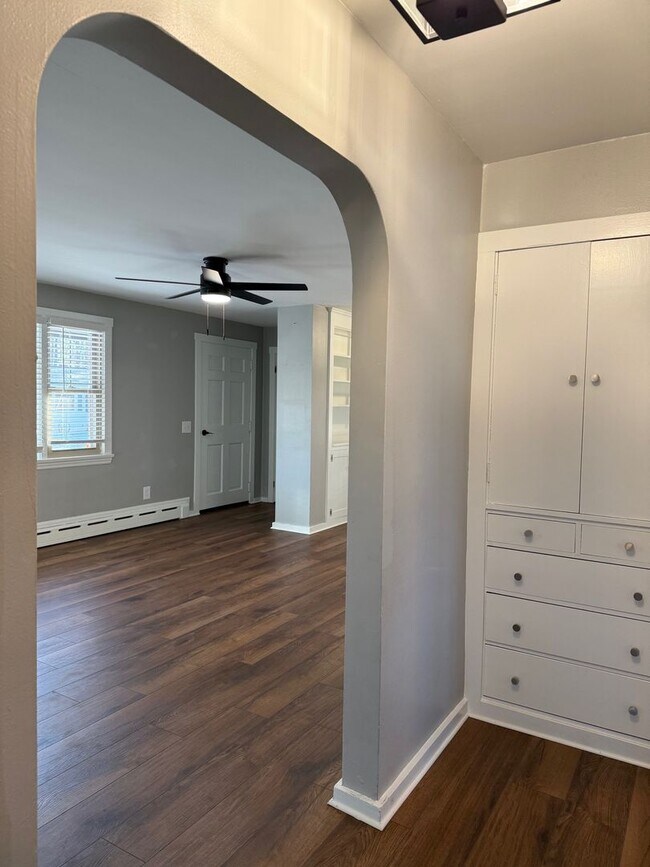 Building Photo - 5 Down E Ln