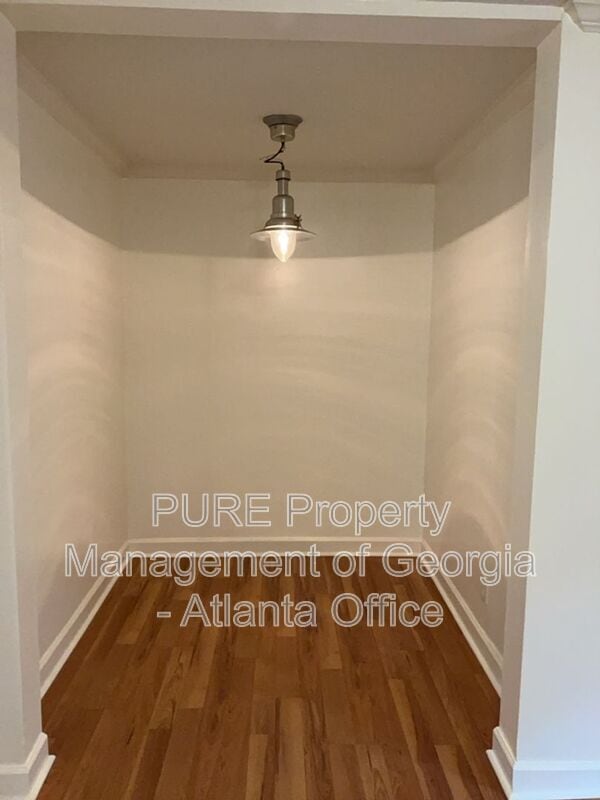 Building Photo - 314 3rd St NE