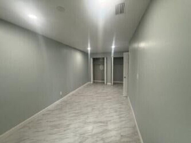 Building Photo - 2329 Fairway Dr