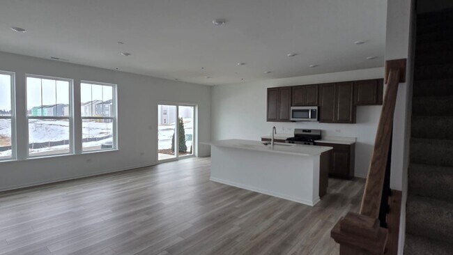 Building Photo - 450 Hathaway Ln