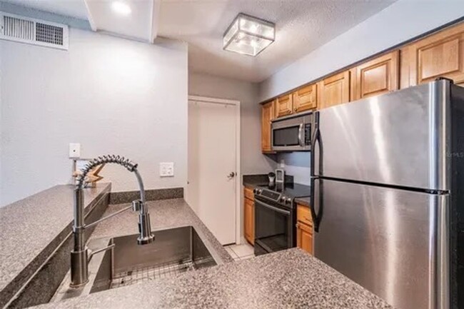 Building Photo - Beautiful 2 bedroom, 2 bathroom condo!
