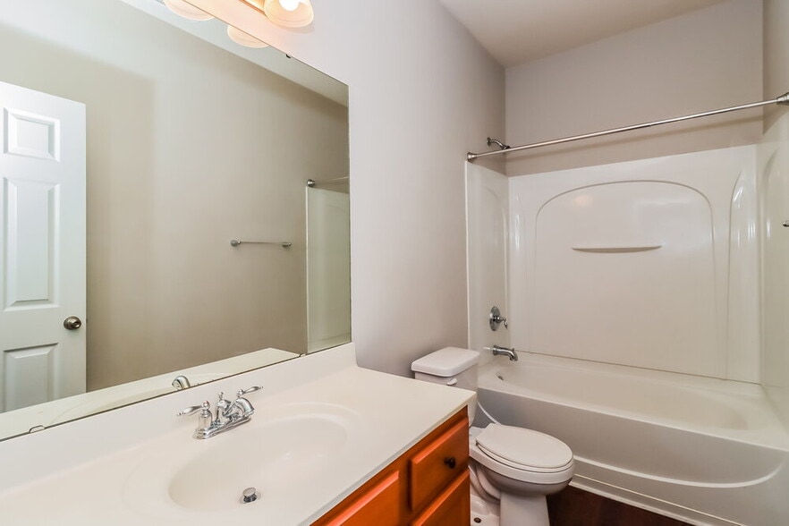 Building Photo - 12201 Palomar Dr
