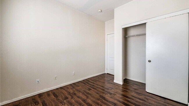 Building Photo - 824 Clear Diamond Ave