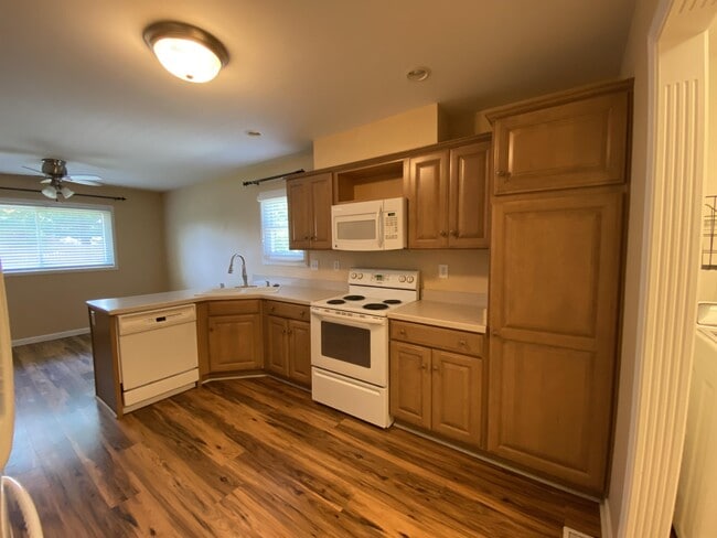 Building Photo - 7424 Crawfordshire Ln