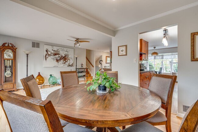 Building Photo - Charming 4 Bed SFH in Alexandria!