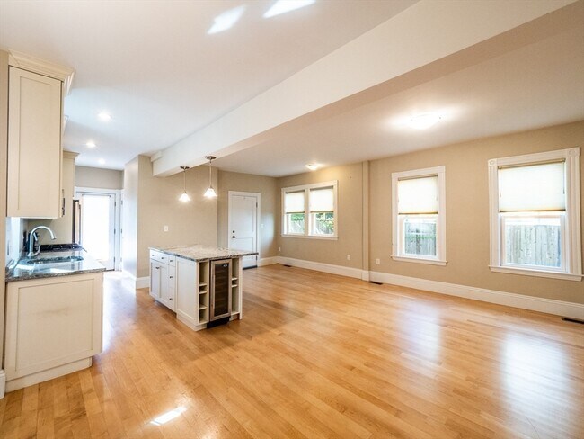 Building Photo - 24 Hall St