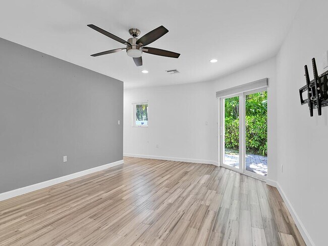 Building Photo - 3104 Pierson Dr