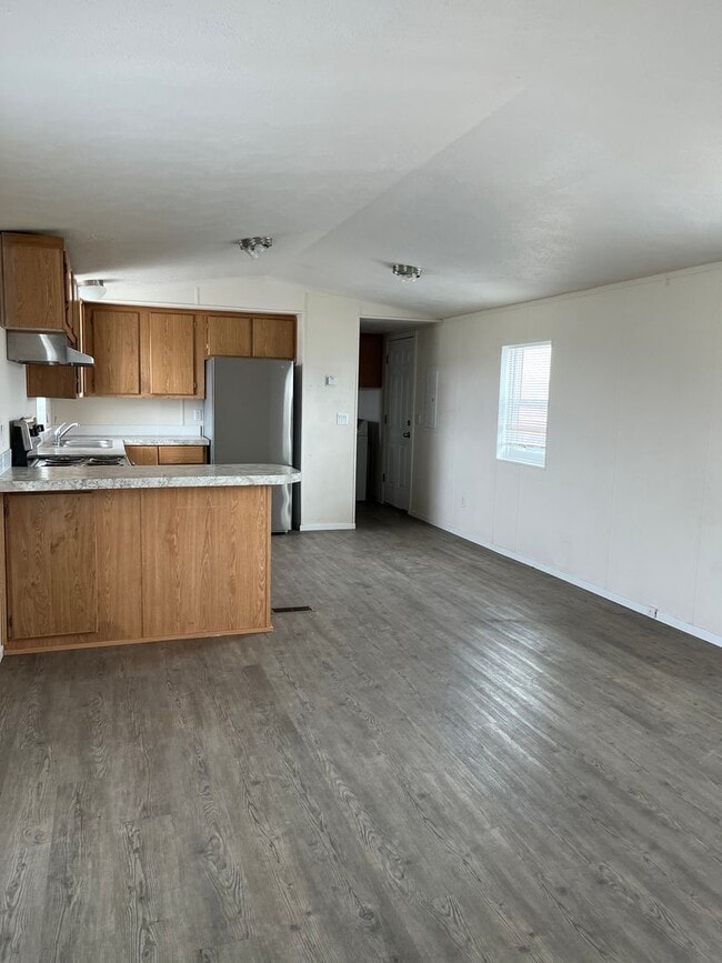 Building Photo - Cute 2 bedroom/1 bath singlewide mobile ho...