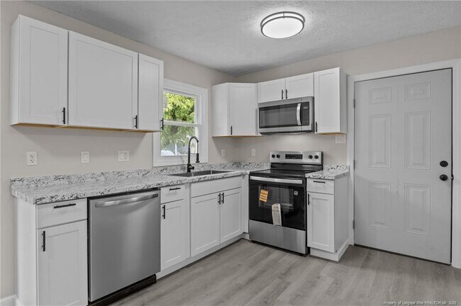 Building Photo - 7326 Hyannis Dr