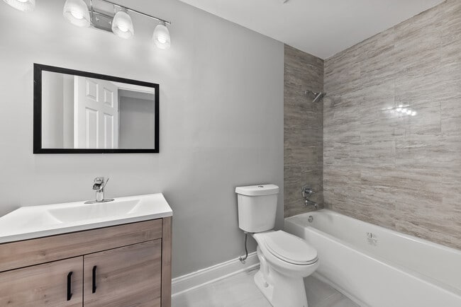 Building Photo - 1681 Queensbury Cir