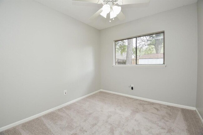 Building Photo - 2706 Foliage Green Dr