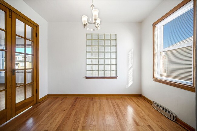 Building Photo - Newly Renovated 2BD/1BA Home