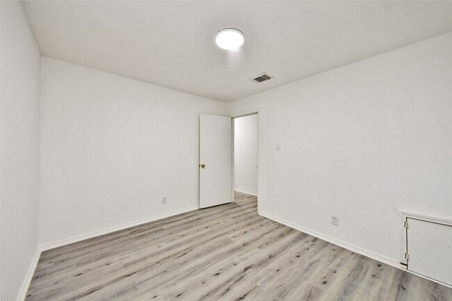 Building Photo - 3727 Prudence Dr